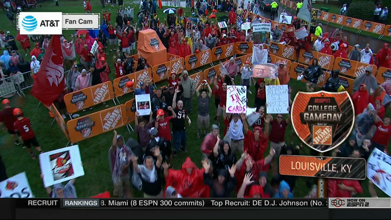 Illustration for article titled Here Is Your Louisville College GameDay Sign Roundup